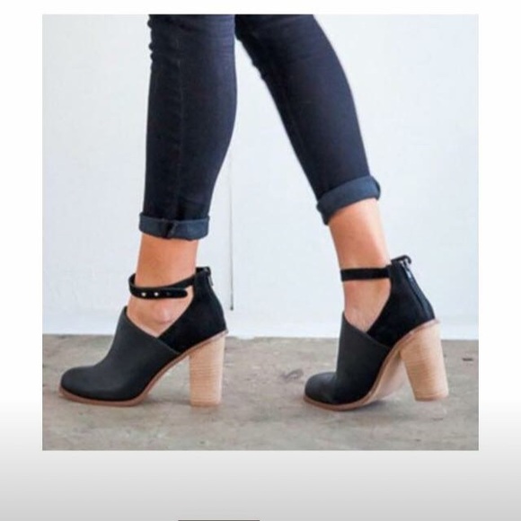 Shoes - Picture 1 of 4